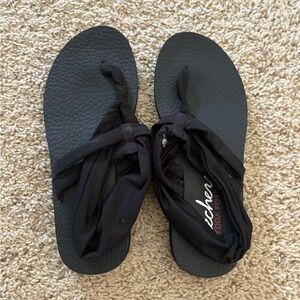 Skechers Black Minimalist Sandals with Flexible Sole